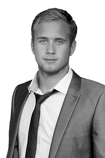 Image of a Wedding Singer or Crooner